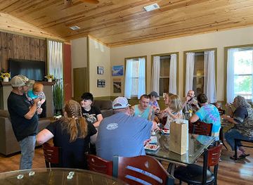 oklahoma/beavers-bend-state-park/bar/fishtales-winery-bistro