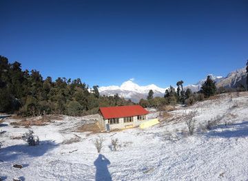 nepal/kanchenjunga-base-camp/bar/open-sky-restaurant-camping