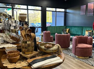 alabama/lake-martin/bar/lucky-flight-bottle-shoppe