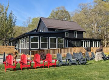 canada/haliburton-highlands/bar/the-rockcliffe-moore-falls