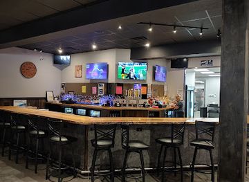 michigan/the-thumb/bar/thumbs-up