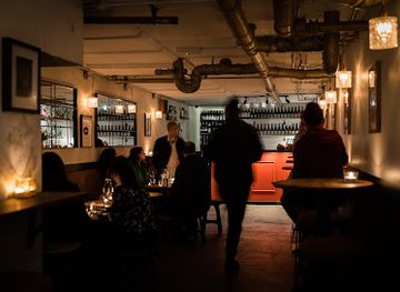 australia/canberra/kingston/bar/11e-cave