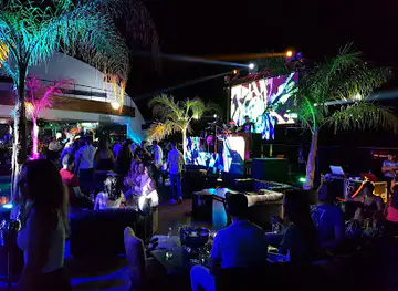 W Resto-Lounge