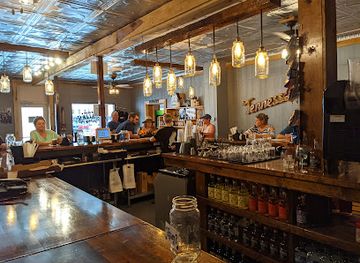 tennessee/jack-daniel-s-distillery/bar/lynchburg-distillery