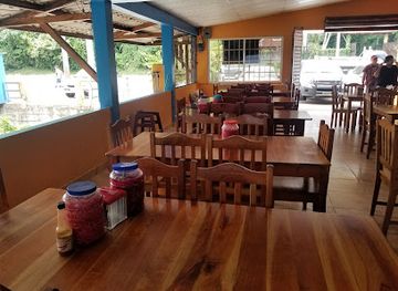 honduras/lago-de-yojoa/bar/atenciones-graciela-2