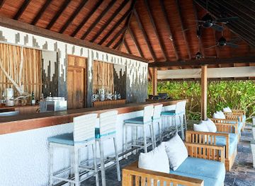 maldives/haa-dhaalu-atoll/bar/infinity-pool-bar