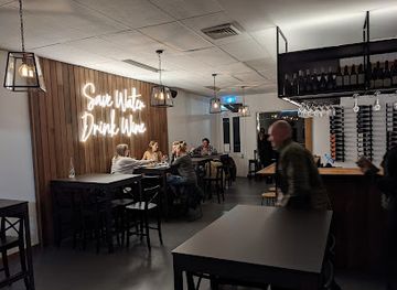 australia/snowy-mountains/bar/pinot-s-wine-bar