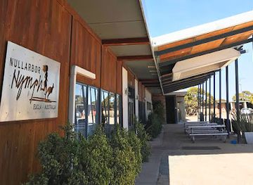 australia/western-australia/bar/eucla-motel