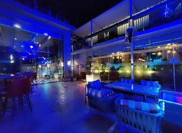 india/lucknow/bar/que