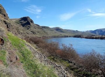 idaho/hells-canyon-national-recreation-area/bar/hells-gate-state-park