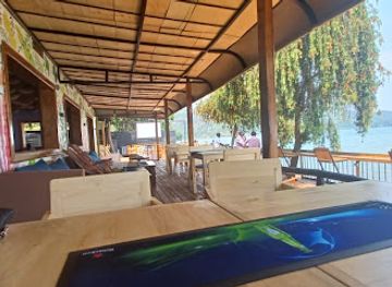 rwanda/lake-kivu/bar/lakeside-view-lounge-restaurant-gisenyi