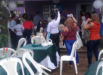 nicaragua/granada-plains/bar/luna-s-bar