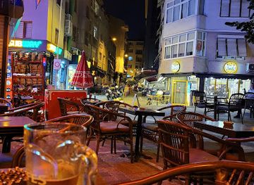 turkiye/istanbul/kadikoy/bar/noche-bar