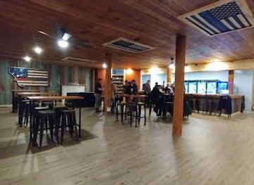 montana/the-cabinet-mountains/bar/red-white-brews