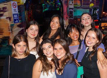 guatemala/caribbean-coast/bar/antigua-bar-crawl