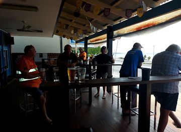 australia/hinchinbrook-island/bar/marine-hotel
