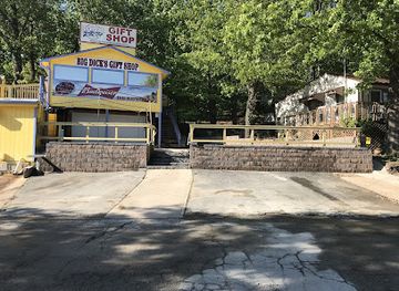 missouri/mark-twain-national-forest/bar/big-dick-s-halfway-inn