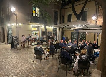 spain/girona/barri-vell-old-town/bar/vermuteria-lola