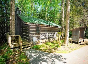 tennessee/appalachian-mountains/bar/dancing-bear-lodge-townsend