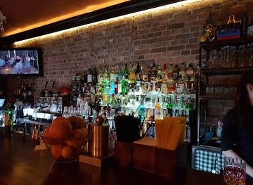 poland/silesia/bar/zolte-drzwi