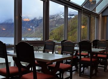 norway/geirangerfjord/bar/restaurant-skagefla