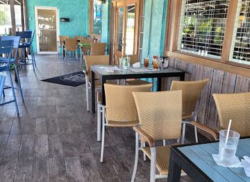 florida/honeymoon-island-state-park/bar/hog-island-fish-camp-seafood-restaurant-bar