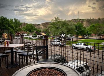 north-dakota/maah-daah-hey-trail/bar/little-missouri-saloon-dining-room