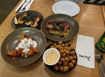 papua-new-guinea/milne-bay-region/bar/mojo-social