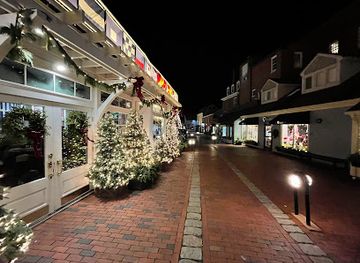 rhode-island/newport-cliff-walk/bar/wharf-southern-kitchen-whiskey-bar