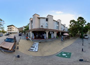 mexico/huatulco/bar/cerveceria-carros-chocados