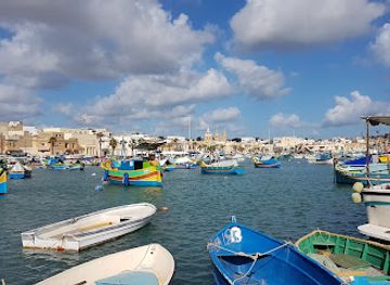 malta/marsaxlokk-fishing-village/bar/carrubia-restaurant-pizzeria