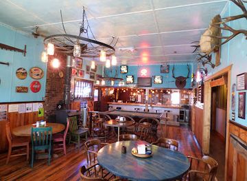 oregon/cascade-mountains/bar/bluebird-inn