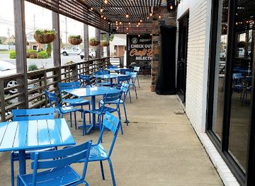 delaware/delaware-seashore-state-park/bar/rehoboth-ale-house-on-the-mile