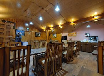 india/manali/solang-valley/bar/rozi-s-cafe