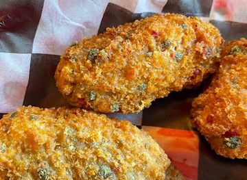 kentucky/land-between-the-lakes-national-recreation-area/bar/the-pier-floating-restaurant