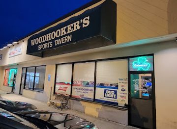 rhode-island/beavertail-state-park/bar/woodhookers-sports-tavern