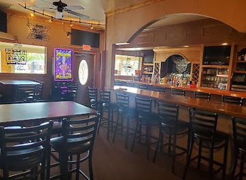 wisconsin/glacial-lake-wisconsin/bar/b-lazy-bar-grill