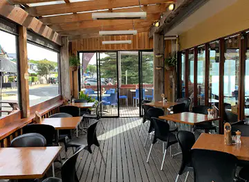 12 Rocks Beach Bar Cafe