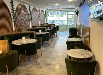 L’ARQ RESTAURANT & LOUNGE