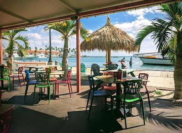 aruba/oranjestad/bar/lucy-s-retired-surfers-bar-restaurant