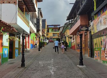 colombia/guatape/bar/contragolpe-resto-bar