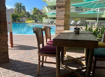 aruba/natural-pool/bar/kini-kini-pool-bar