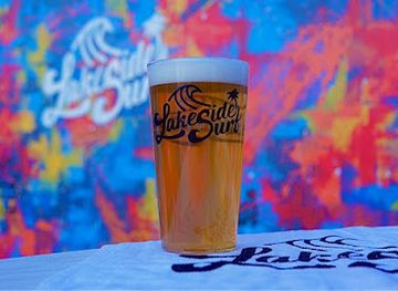 washington/lake-chelan/bar/twocan-jenny-s-surf-bar