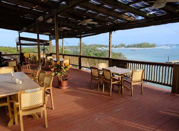 the-bahamas/exuma/bar/the-snappy-turtle-bar-grill