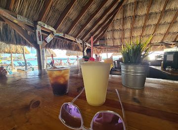 curacao/playa-kenepa/bar/chill-beach-bar-grill