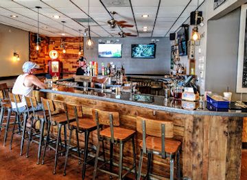 north-carolina/albemarle-pamlico-peninsula/bar/two-roads-tavern