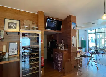 DEDE LE BAR