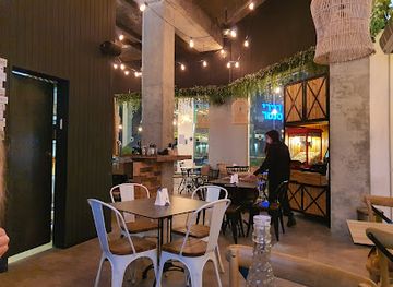 israel/kfar-saba/bar/tree-house