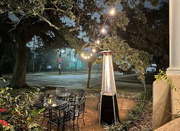 louisiana/chenier-plain/bar/the-gilded-perch