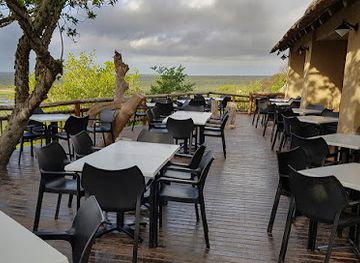 mozambique/limpopo-national-park/bar/tindlovu-boskombuis-olifants